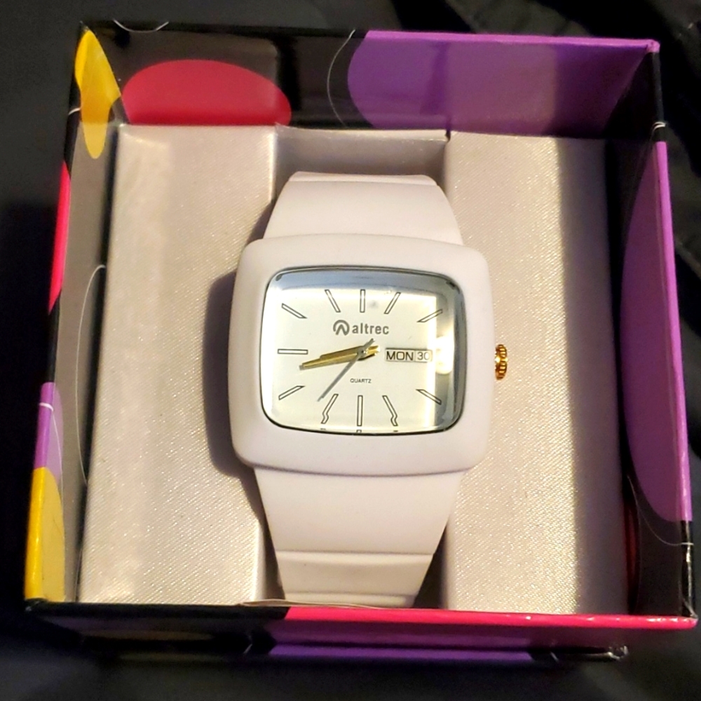 Altrec white watch